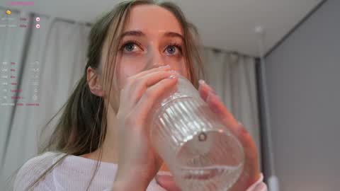 Snapshot of pretty_princess_elina chatting on 01.26.25 Elina online show from 01.26.25