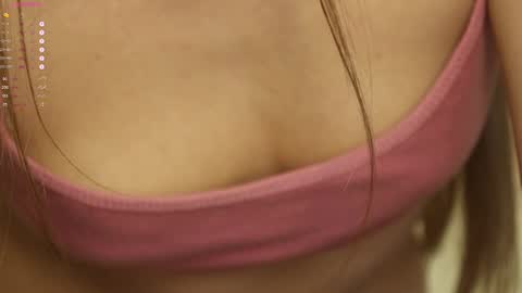 Snapshot of pretty_princess_elina chatting on 02.18.25 Elina online show from 02.18.25