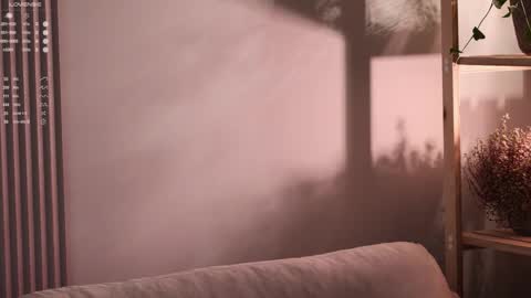 Snapshot of pretty_princess_elina chatting on 10.28.25 Elina online show from 10.28.25