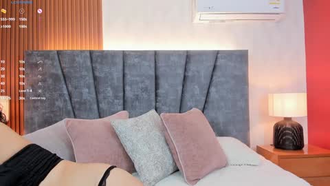 Daisy Flower online show from 01.18.25