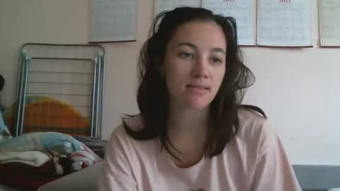 Snapshot of prettybella_7 chatting on 10.06.25 Bella online show from 10.06.25