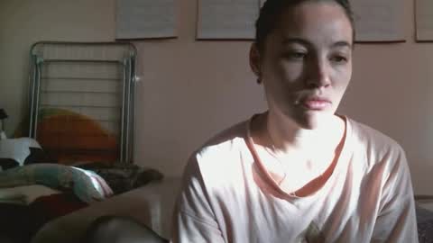 Snapshot of prettybella_7 chatting on 10.11.25 Bella online show from 10.11.25