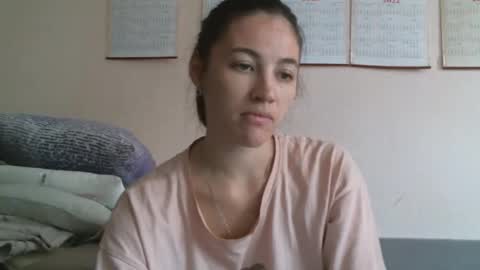 Snapshot of prettybella_7 chatting on 10.13.25 Bella online show from 10.13.25