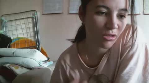 Snapshot of prettybella_7 chatting on 10.15.25 Bella online show from 10.15.25