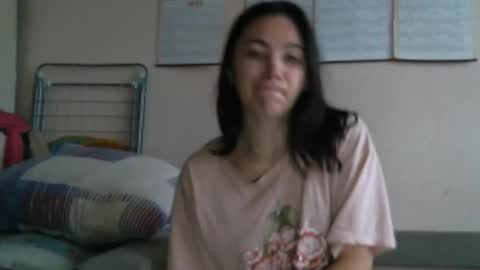 Snapshot of prettybella_7 chatting on 11.08.25 Bella online show from 11.08.25