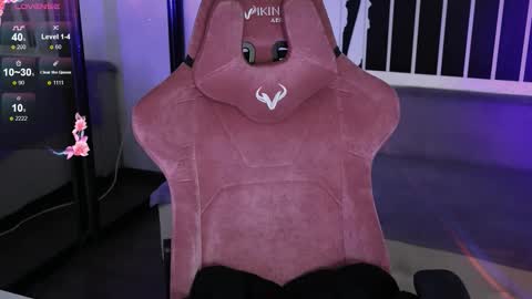 Snapshot of prettybones chatting on 11.05.25 Violet online show from 11.05.25