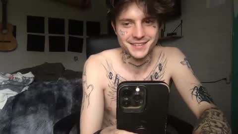 Snapshot of prettyboyszn chatting on 12.10.24 pretty boy online show from 12.10.24