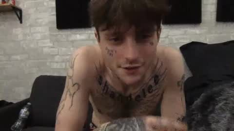 Snapshot of prettyboyszn chatting on 12.28.24 pretty boy online show from 12.28.24