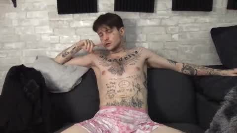 Snapshot of prettyboyszn chatting on 01.01.25 pretty boy online show from 01.01.25