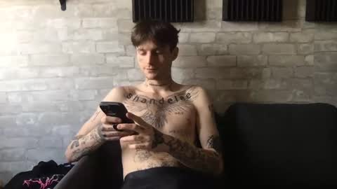 Snapshot of prettyboyszn chatting on 01.08.25 pretty boy online show from 01.08.25