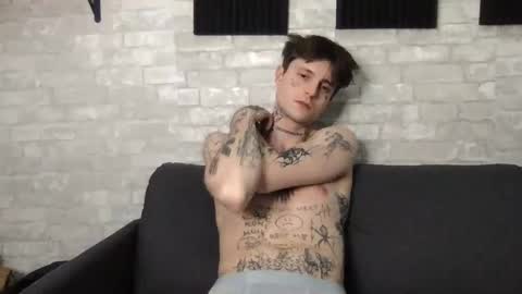 Snapshot of prettyboyszn chatting on 01.12.25 pretty boy online show from 01.12.25