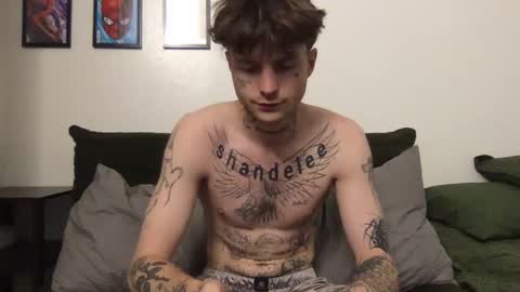 Snapshot of prettyboyszn chatting on 10.14.25 pretty boy online show from 10.14.25