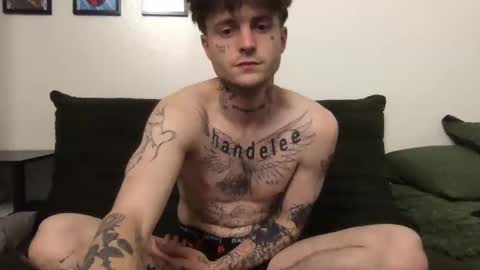 Snapshot of prettyboyszn chatting on 10.15.25 pretty boy online show from 10.15.25