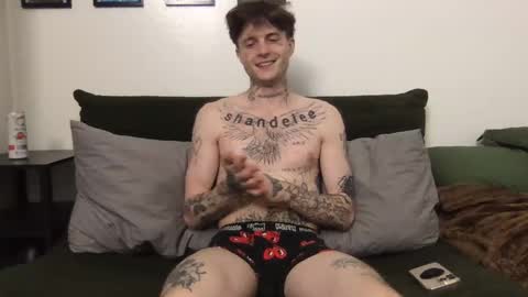 Snapshot of prettyboyszn chatting on 10.16.25 pretty boy online show from 10.16.25