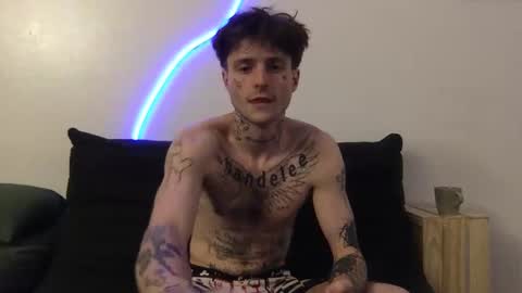 Snapshot of prettyboyszn chatting on 10.25.25 pretty boy online show from 10.25.25