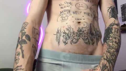 Snapshot of prettyboyszn chatting on 10.30.25 pretty boy online show from 10.30.25