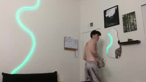 Snapshot of prettyboyszn chatting on 11.08.25 pretty boy online show from 11.08.25