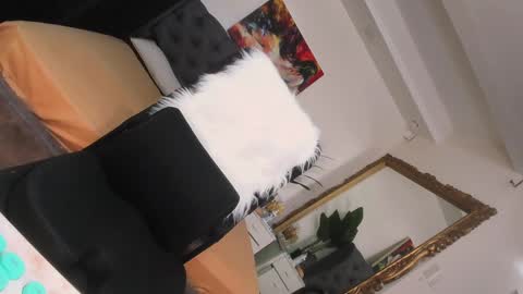 prettyjuliax online show from 12.16.24