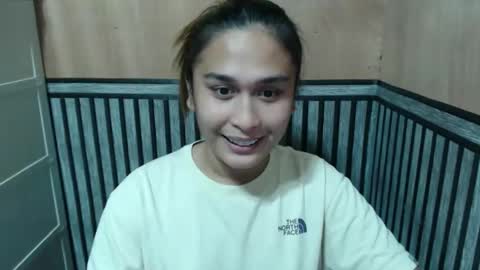 Snapshot of prettykate_04 chatting on 10.07.25 Kate online show from 10.07.25