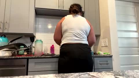 Snapshot of prettylatinamomma01 chatting on 11.04.25 prettylatinamomma01 online show from 11.04.25