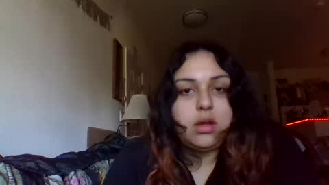 Snapshot of prettylillyy02 chatting on 12.28.24 lilly333 online show from 12.28.24