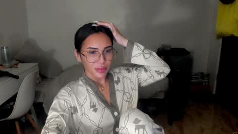 Snapshot of prettylittlesuckerr chatting on 10.03.25 Jovill Mays online show from 10.03.25