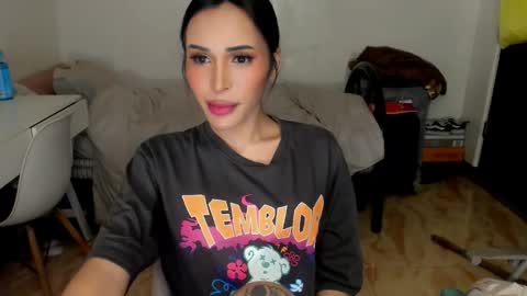 Snapshot of prettylittlesuckerr chatting on 10.11.25 Jovill Mays online show from 10.11.25