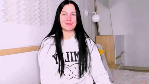 prettymasha_ online show from 12.17.24