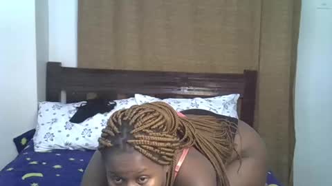 Snapshot of prettymel_ chatting on 03.05.25 prettymel_ online show from 03.05.25