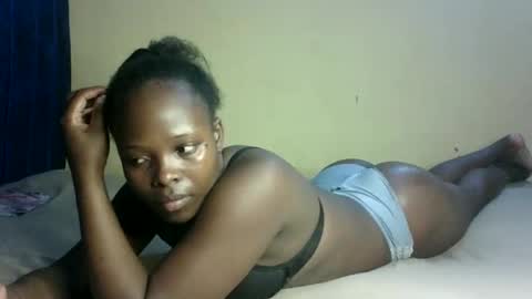 Snapshot of prettymelly_ chatting on 09.28.25 Melly online show from 09.28.25