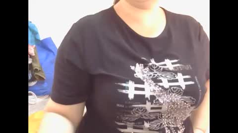 Snapshot of prettynhing chatting on 09.27.25 Nhing online show from 09.27.25