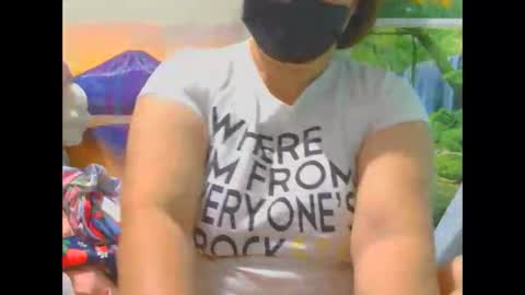 Snapshot of prettynhing chatting on 11.02.25 Nhing online show from 11.02.25