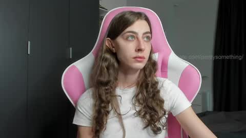Snapshot of prettysomething chatting on 04.25.26 Sophie next stream will be at Monday i will wait you guys online show from 04.25.26