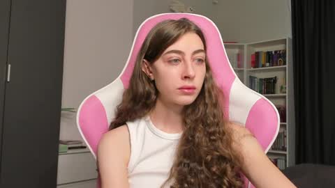 Snapshot of prettysomething chatting on 05.17.26 Sophie next stream will be at Monday i will wait you guys online show from 05.17.26