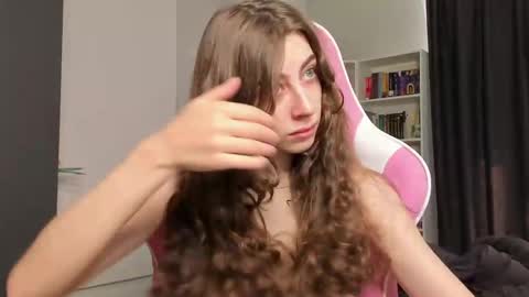 Snapshot of prettysomething chatting on 05.18.26 Sophie next stream will be at Monday i will wait you guys online show from 05.18.26