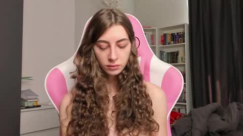 Snapshot of prettysomething chatting on 05.26.26 Sophie next stream will be at Monday i will wait you guys online show from 05.26.26