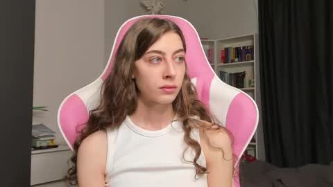 Snapshot of prettysomething chatting on 05.28.26 Sophie next stream will be at Monday i will wait you guys online show from 05.28.26