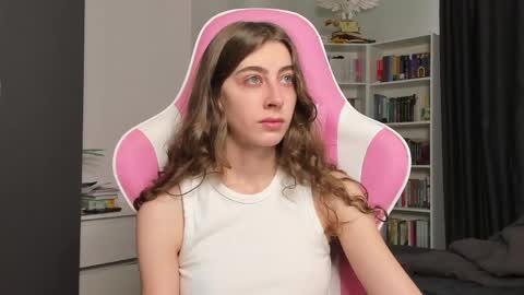 Snapshot of prettysomething chatting on 06.04.26 Sophie next stream will be at Monday i will wait you guys online show from 06.04.26