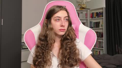 Snapshot of prettysomething chatting on 06.05.26 Sophie next stream will be at Monday i will wait you guys online show from 06.05.26
