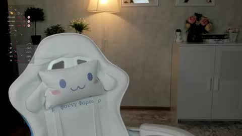 Snapshot of prettyyy_kitty chatting on 11.12.25 Kitty online show from 11.12.25