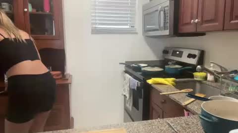 Snapshot of prettyyykittyyy22 chatting on 10.16.25 prettyyykittyyy22 online show from 10.16.25