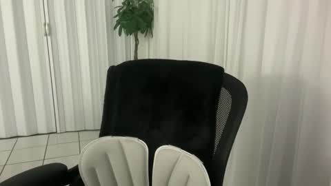 prettyyykittyyy22 online show from 12.20.25