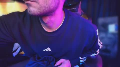 Snapshot of pridelgtbi chatting on 10.01.25 pridelgtbi online show from 10.01.25