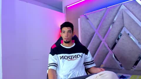 Snapshot of prince_arthur77 chatting on 10.22.25 prince_arthur77 online show from 10.22.25