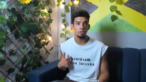 Snapshot of prince_arthur77 chatting on 10.24.25 prince_arthur77 online show from 10.24.25