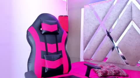 Snapshot of prince_arthur77 chatting on 11.02.25 prince_arthur77 online show from 11.02.25