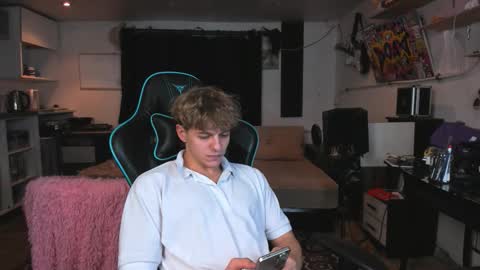 Snapshot of prince_nik chatting on 12.02.25 prince online show from 12.02.25