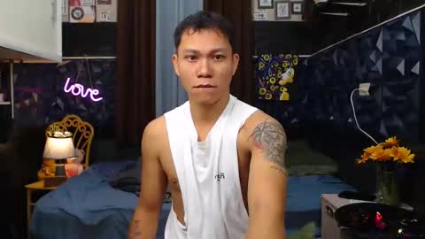 Snapshot of princenavheen chatting on 11.08.25 Prince online show from 11.08.25