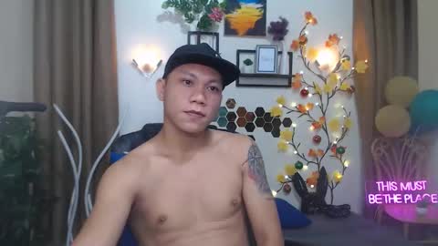 Snapshot of princenavheen chatting on 11.16.25 Prince online show from 11.16.25