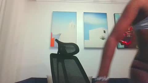 Snapshot of princess_bee1 chatting on 11.03.25 princess online show from 11.03.25